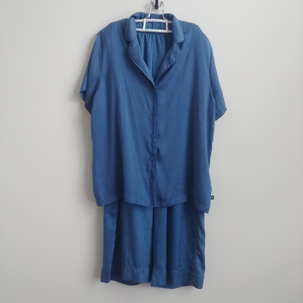 Banana Republic silky pajama set button down top and cropped bottoms Large